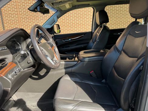Used 2020 Cadillac Escalade ESV Luxury w/ Escalade Sport Edition AWD/4WD image 17