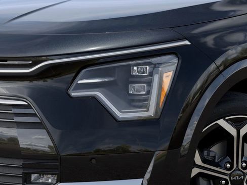 New 2025 Kia Niro SX Touring image 10
