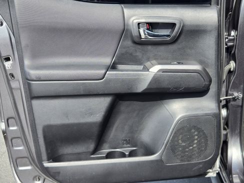 Used 2019 Toyota Tacoma TRD Off-Road w/ Technology Package RWD image 25