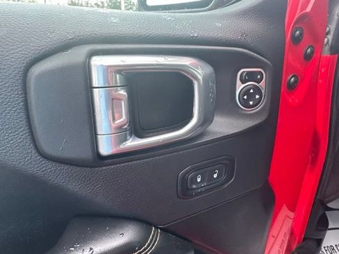 Used 2025 Jeep Wrangler Unlimited Sahara AWD/4WD image 14