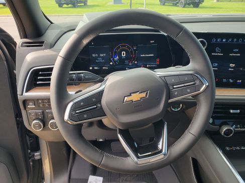 New 2025 Chevrolet Suburban High Country image 15