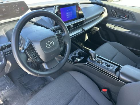 Certified 2025 Toyota Prius LE FWD image 18