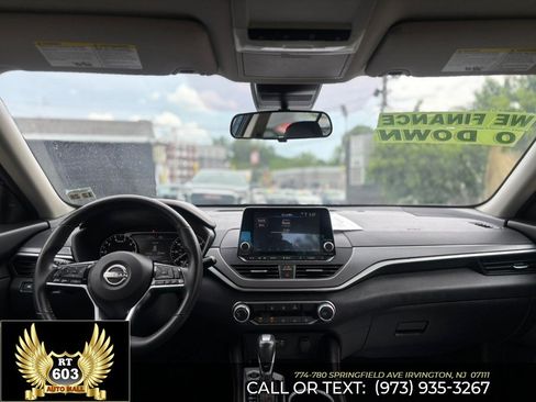 Used 2024 Nissan Altima 2.5 SR FWD image 11