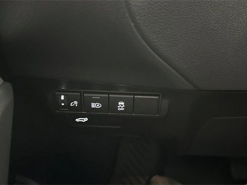 Used 2026 Toyota Corolla Cross XLE image 24