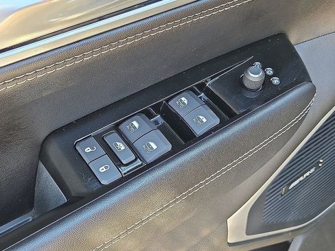 Used 2023 Jeep Wagoneer Series II AWD/4WD image 21