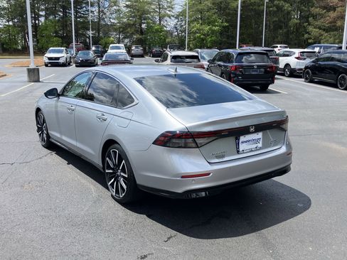 Used 2025 Honda Accord Touring image 9