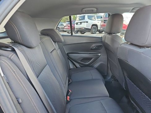 Used 2019 Chevrolet Trax LT FWD image 27