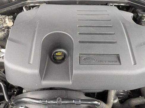 Used 2023 Land Rover Defender 130 X-Dynamic SE image 20