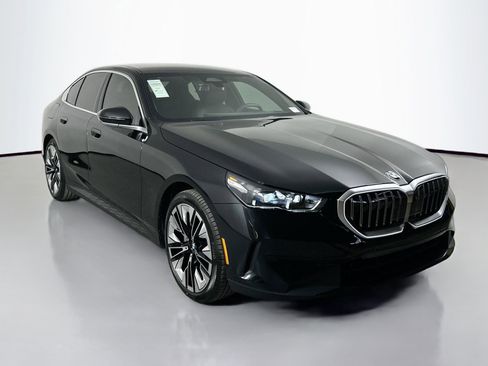 Certified 2025 BMW 530i xDrive w/ Executive Package image 4