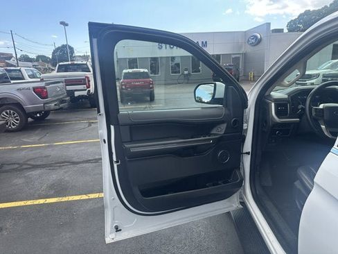 Used 2024 Ford Expedition Max XLT image 14