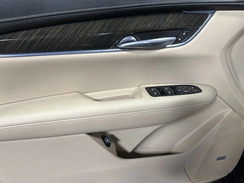 Used 2018 Cadillac XT5 AWD image 10