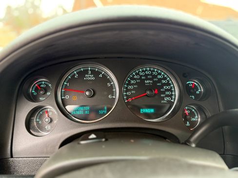 Used 2011 GMC Yukon Denali image 24