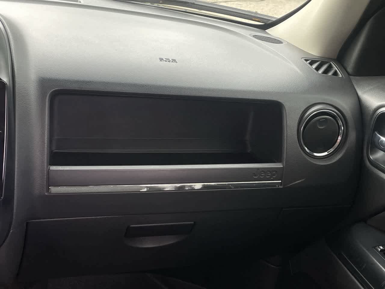 Used 2014 Jeep Patriot Latitude w/ Freedom Edition Package FWD image 16