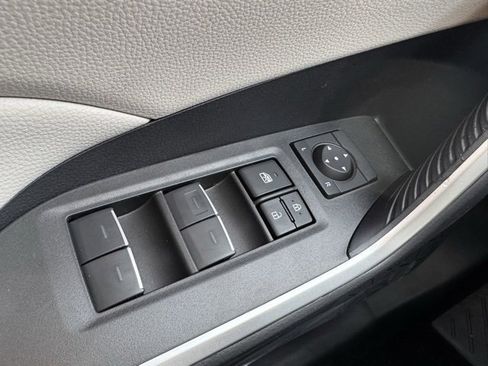 Used 2025 Toyota RAV4 XLE image 32