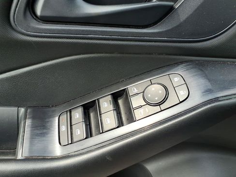 Used 2024 Nissan Rogue S AWD/4WD image 11