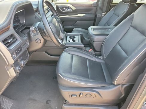 Used 2023 Chevrolet Suburban Premier RWD image 5