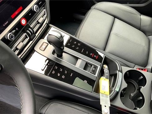 New 2025 Porsche Macan image 36