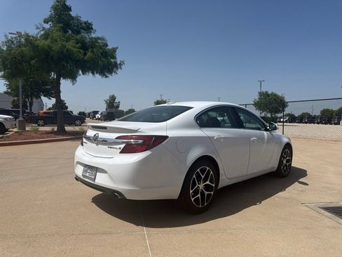 Used 2017 Buick Regal Sport Touring FWD image 5