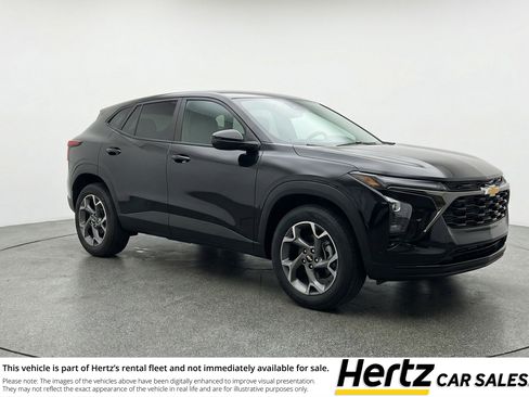 Used 2025 Chevrolet Trax LT FWD image 1