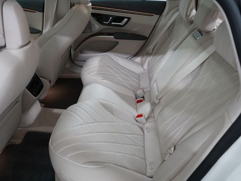 Used 2023 Mercedes-Benz EQS 580 4MATIC Sedan image 21