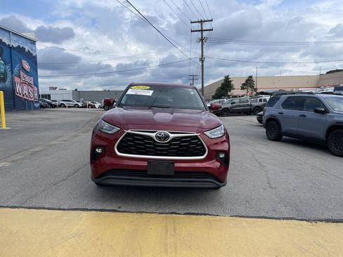 Used 2020 Toyota Highlander LE AWD/4WD image 5