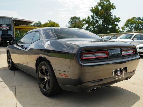 Used 2017 Dodge Challenger SXT RWD image 4