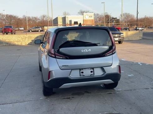 Used 2023 Kia Soul LX w/ LX Technology Package image 7