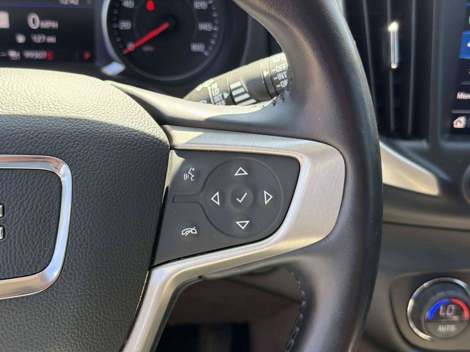 Used 2020 GMC Terrain Denali w/ Denali Premium Package FWD image 27