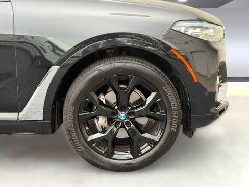 Used 2022 BMW X7 xDrive40i w/ Premium Package AWD/4WD image 11