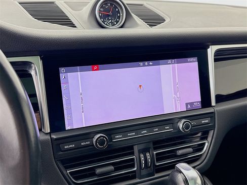 Used 2020 Porsche Macan image 19