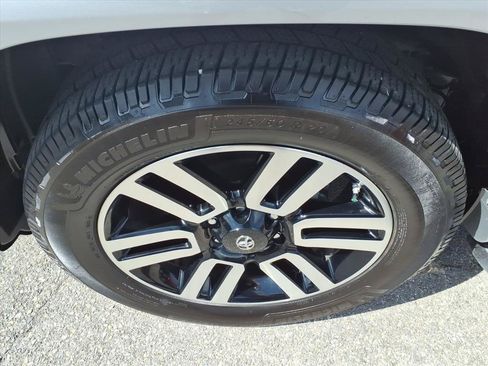 Used 2021 Toyota 4Runner Limited AWD/4WD image 9