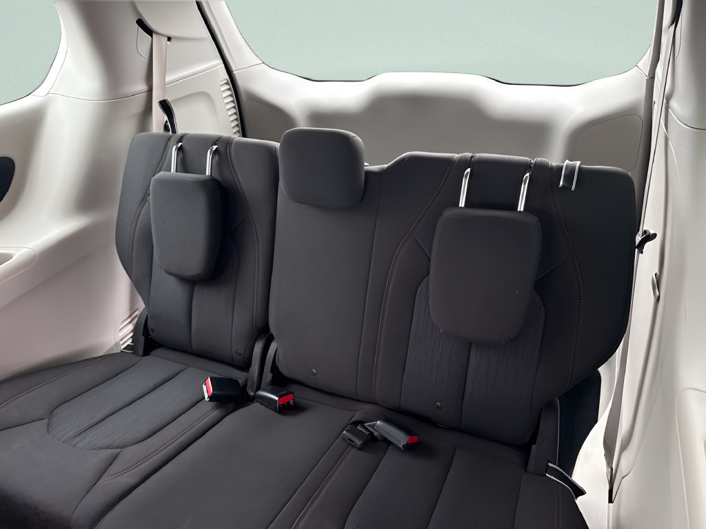 Used 2017 Chrysler Pacifica Touring FWD image 11