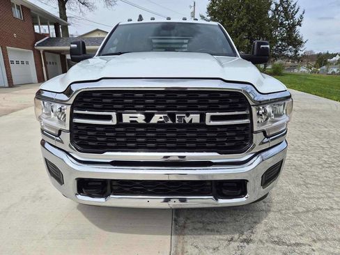 Used 2024 RAM 3500 SLT w/ Quick Order Package 2YG SLT AWD/4WD image 2