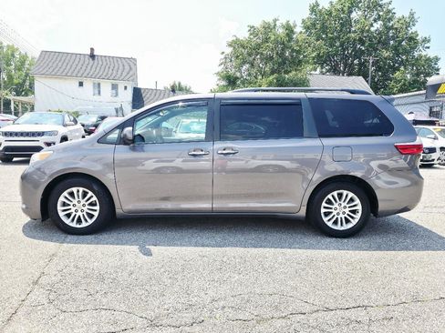 Used 2015 Toyota Sienna XLE FWD image 8