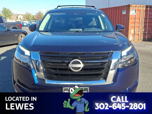 Used 2025 Nissan Pathfinder SV w/ SV Premium Package image 2