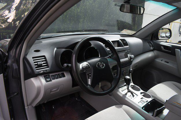 Used 2011 Toyota Highlander 4WD w/ Tech Pkg image 14