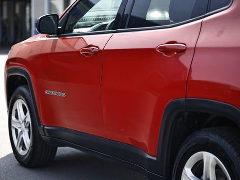 Used 2024 Jeep Compass Latitude image 6