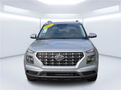 Certified 2025 Hyundai Venue SEL FWD image 9