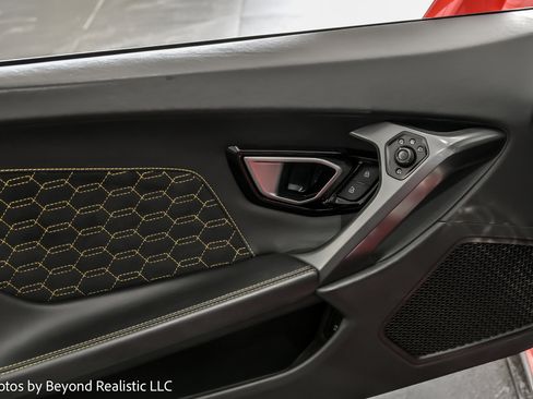 Used 2023 Lamborghini Huracan EVO image 16