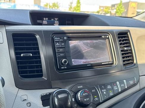 Used 2014 Toyota Sienna SE w/ SE Premium Package w/Entune FWD image 21