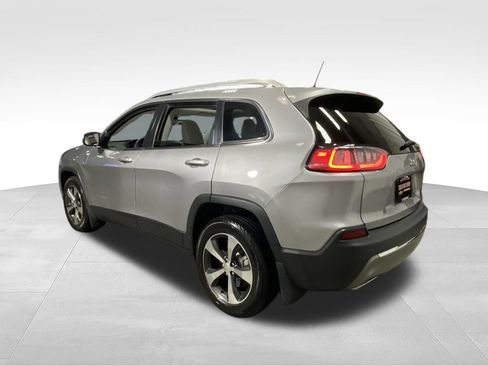 Used 2019 Jeep Cherokee Limited w/ Technology Group FWD image 8