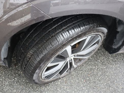 Certified 2025 Volvo XC60 B5 Plus image 40