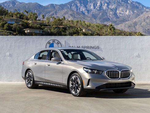New 2026 BMW 530i w/ Convenience Package image 2