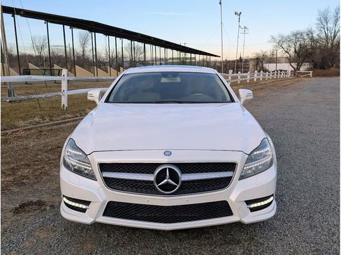 Used 2013 Mercedes-Benz CLS 550 4MATIC w/ Premium I Pkg image 2