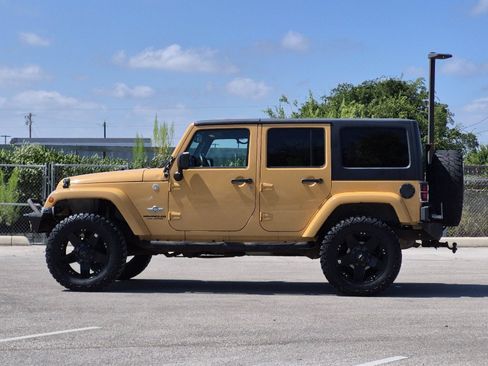 Used 2013 Jeep Wrangler Unlimited Sport AWD/4WD image 2