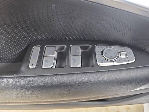 Used 2019 Genesis G70 2.0T Advanced image 32