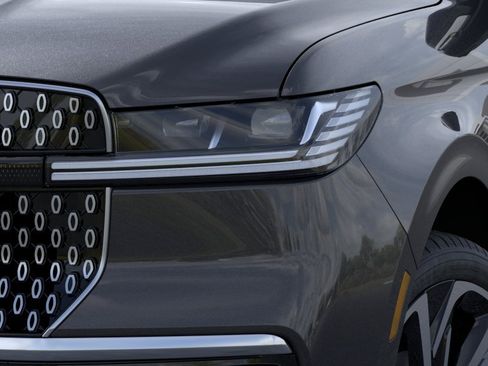 New 2026 Lincoln Navigator Reserve image 18