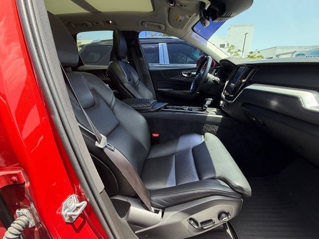 Used 2019 Volvo XC60 T5 Momentum w/ Multimedia Package FWD image 14