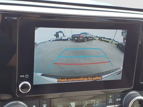 Used 2023 Toyota Highlander XLE AWD/4WD image 20