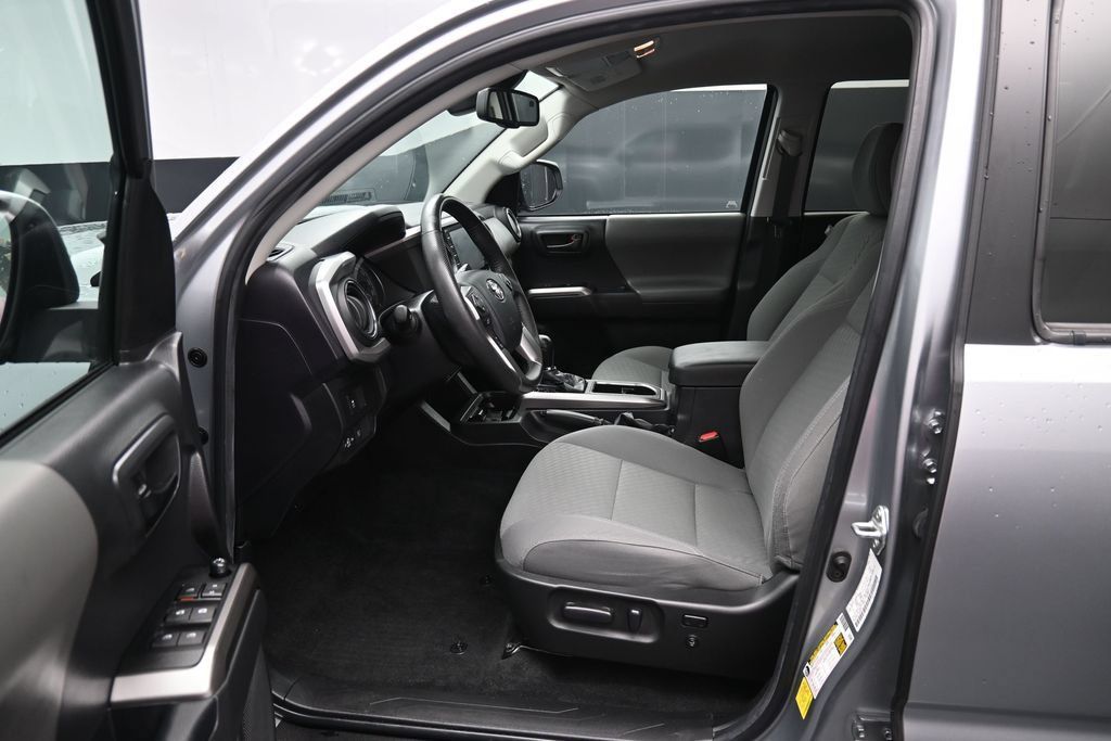Used 2023 Toyota Tacoma SR5 AWD/4WD image 9